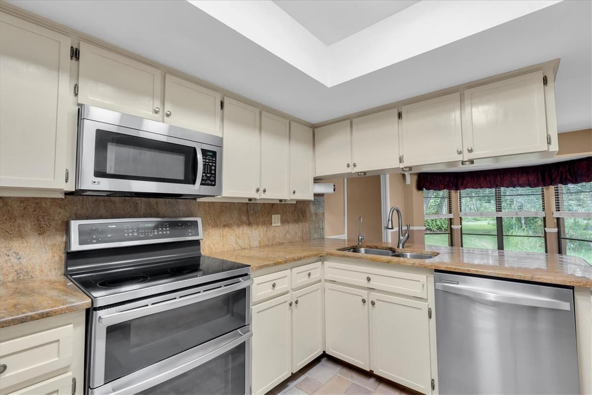 6812 RIDGE TOP DRIVE — photo 13 of 70