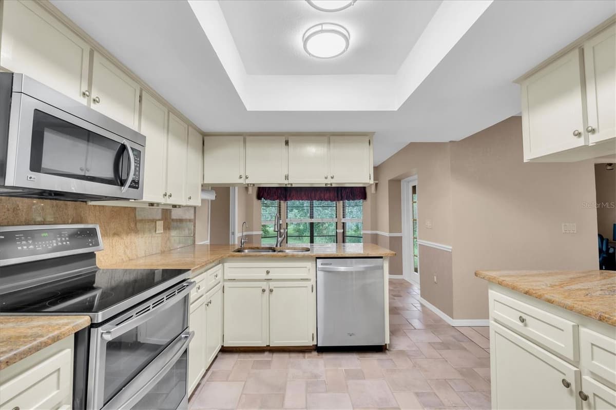 6812 RIDGE TOP DRIVE — photo 12 of 70
