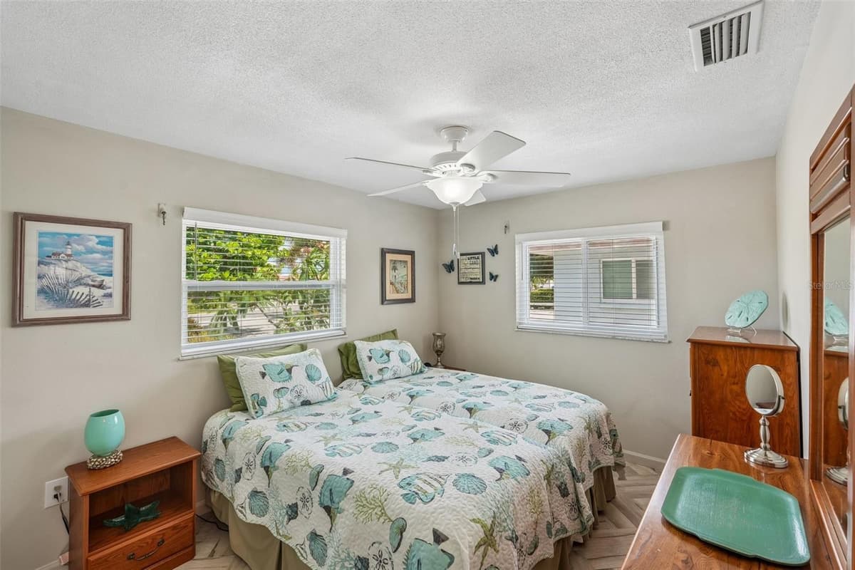 3050 YORK ROAD — photo 3 of 62