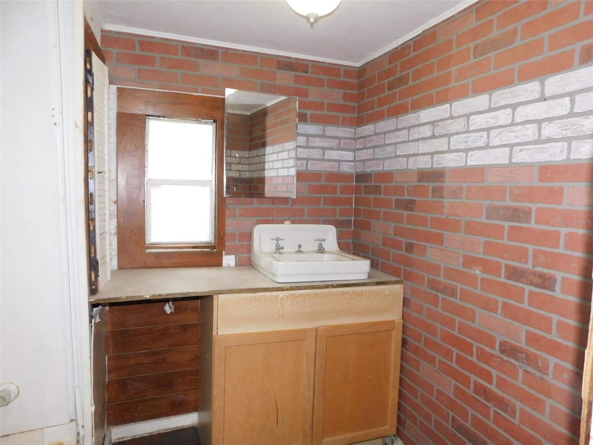 1110 FORREST AVENUE — photo 26 of 35