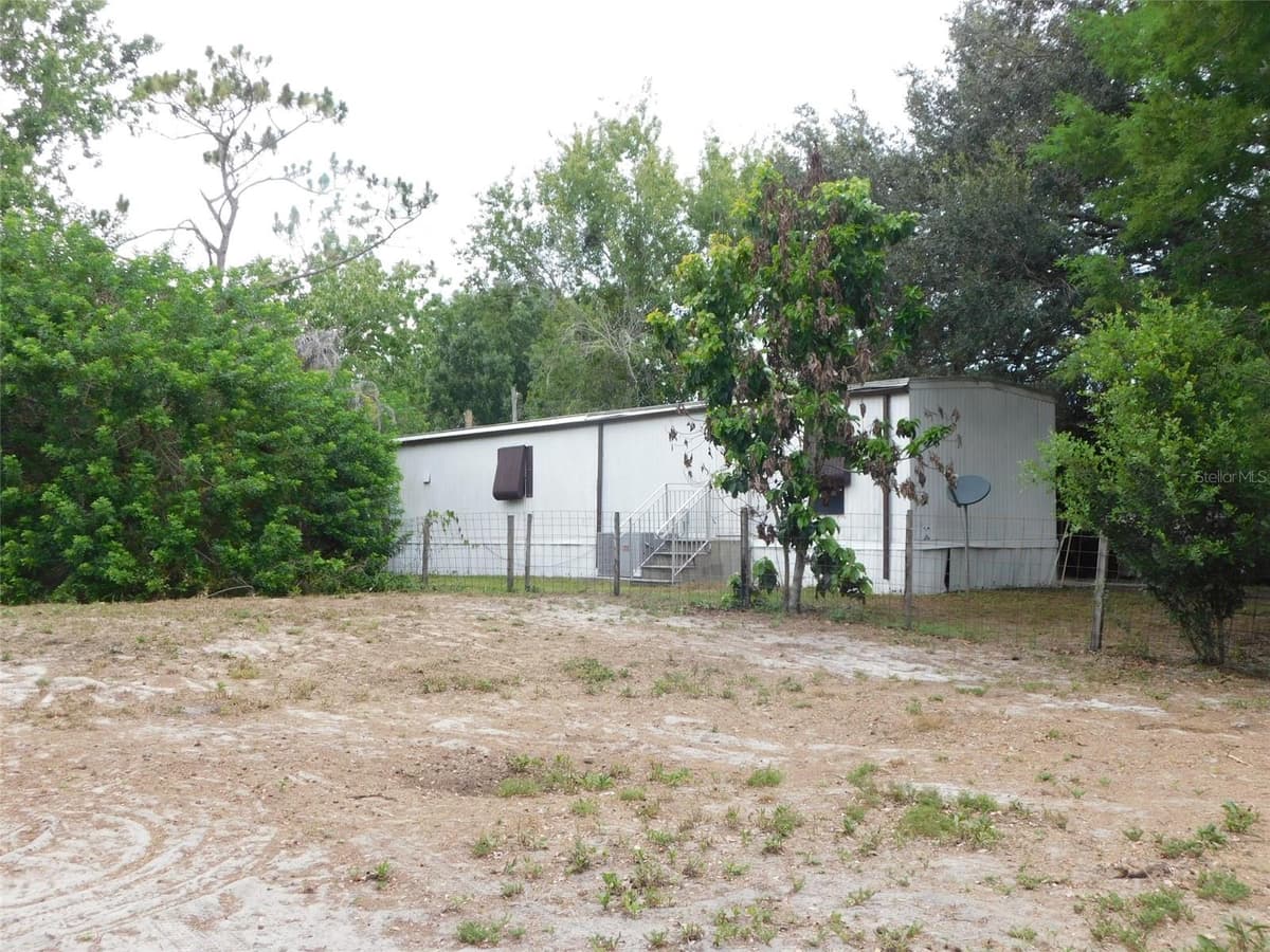 1110 FORREST AVENUE — photo 4 of 35