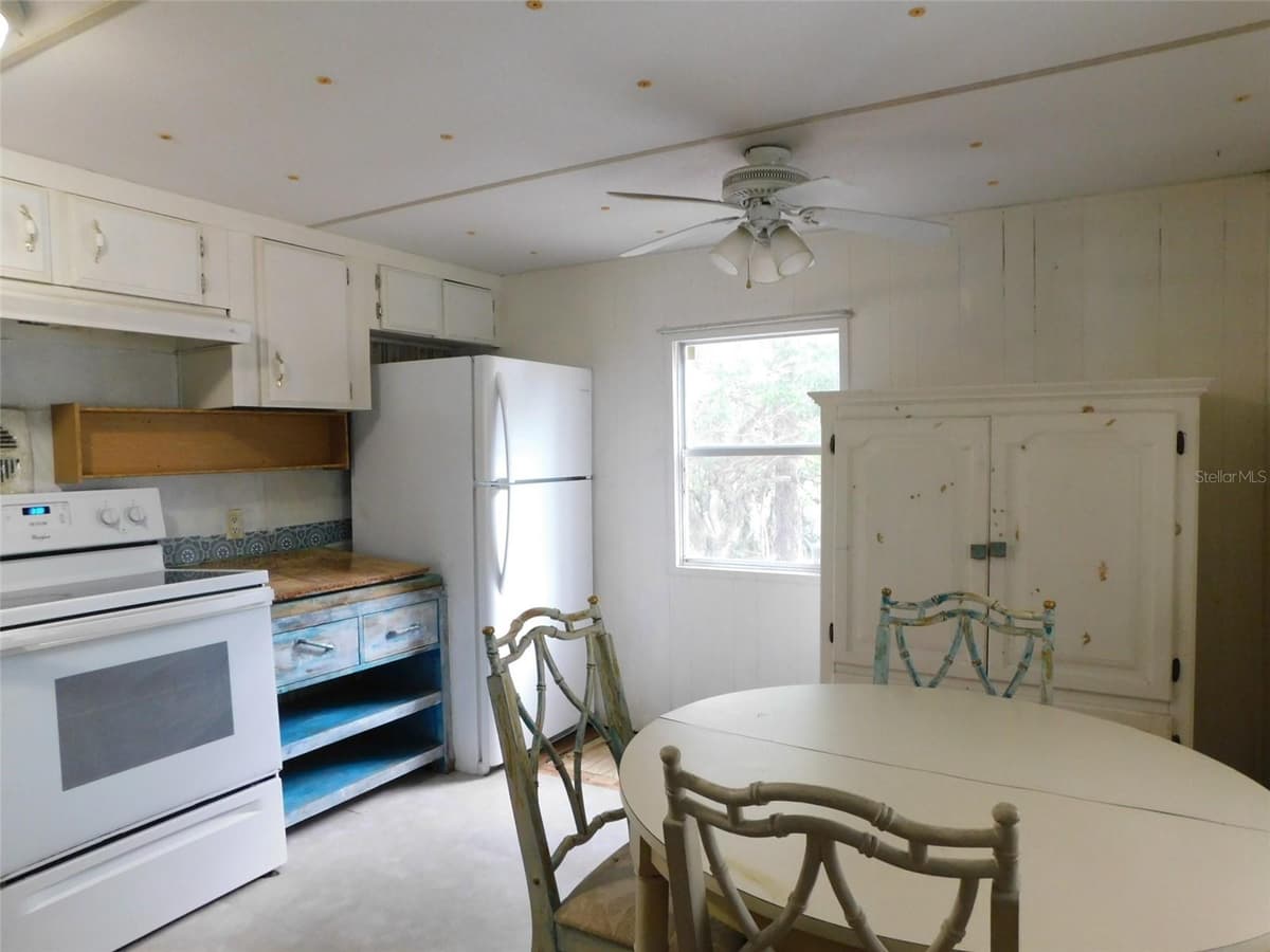 1110 FORREST AVENUE — photo 16 of 35