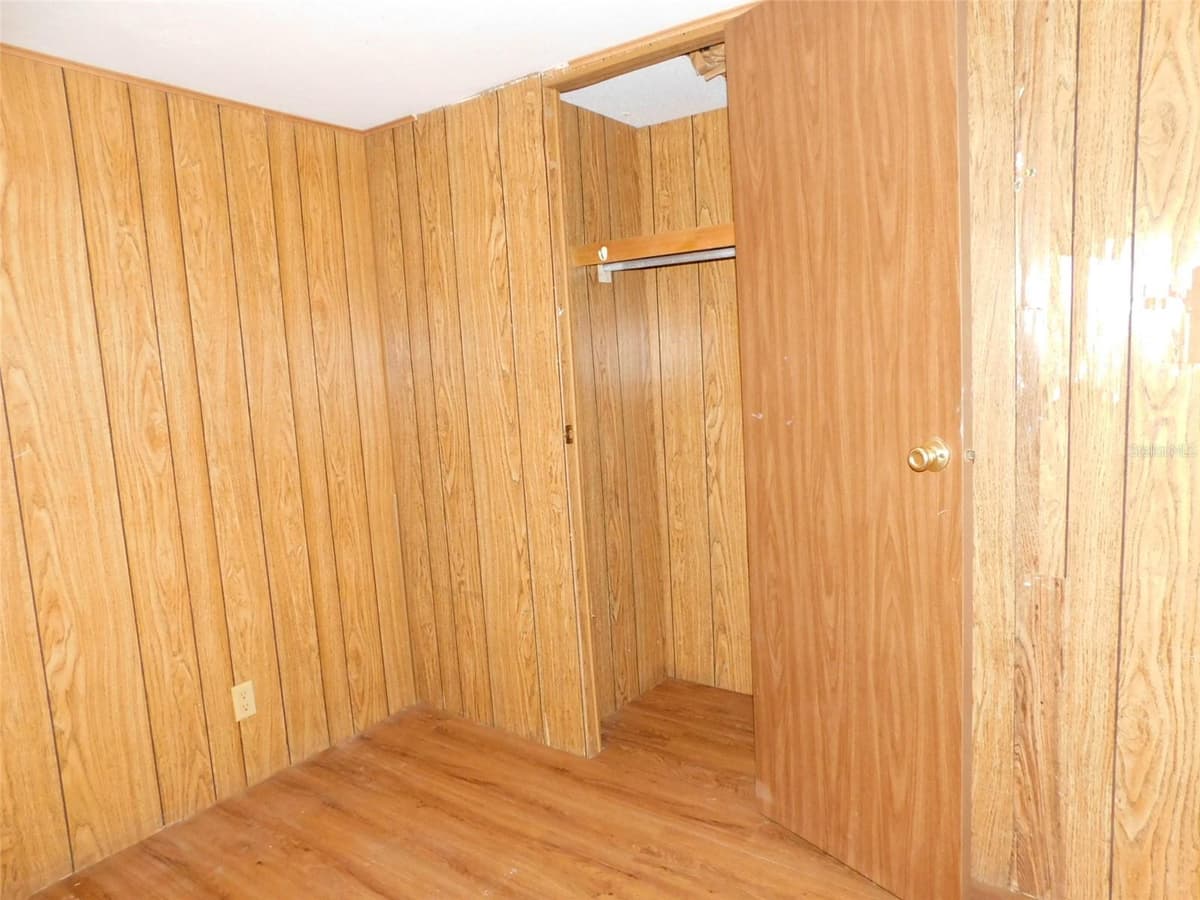 1110 FORREST AVENUE — photo 29 of 35