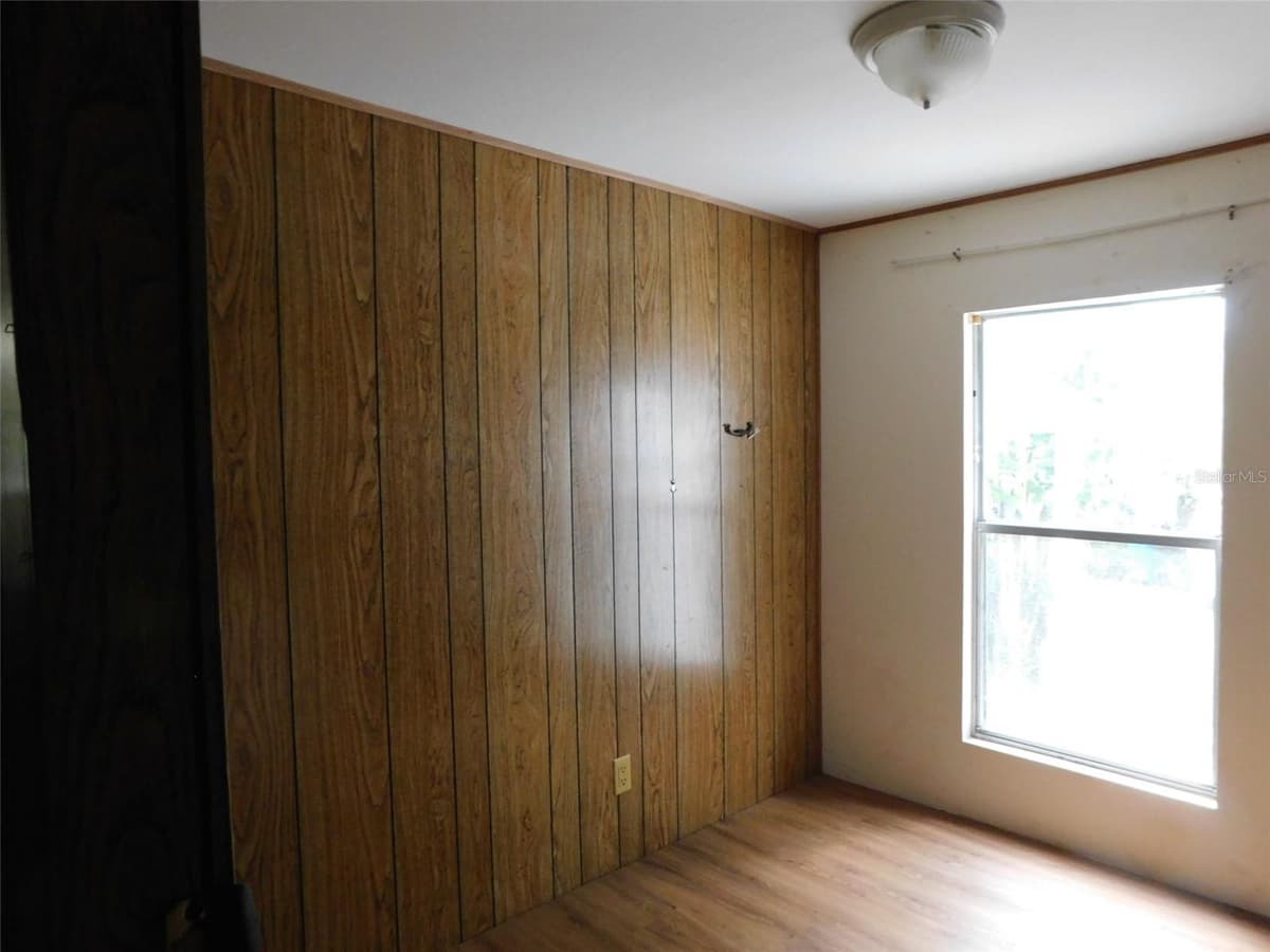 1110 FORREST AVENUE — photo 23 of 35