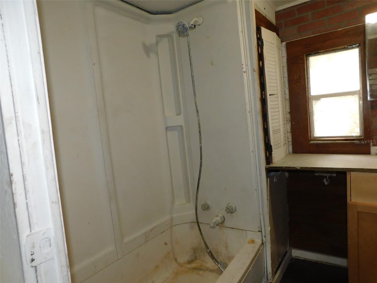 1110 FORREST AVENUE — photo 27 of 35