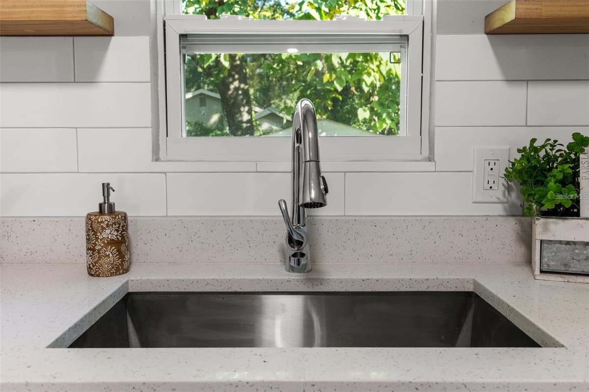 1606 OSBORNE AVENUE — photo 10 of 28