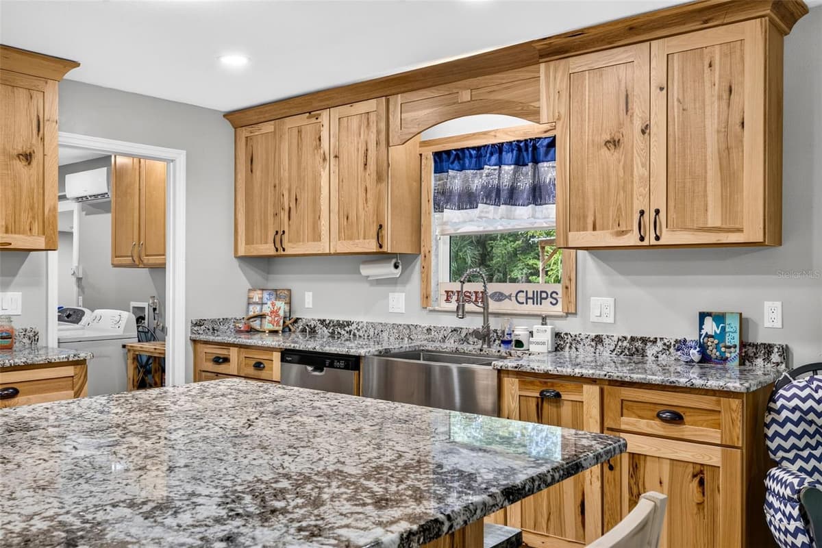 4600 LEWOODS DRIVE — photo 10 of 89
