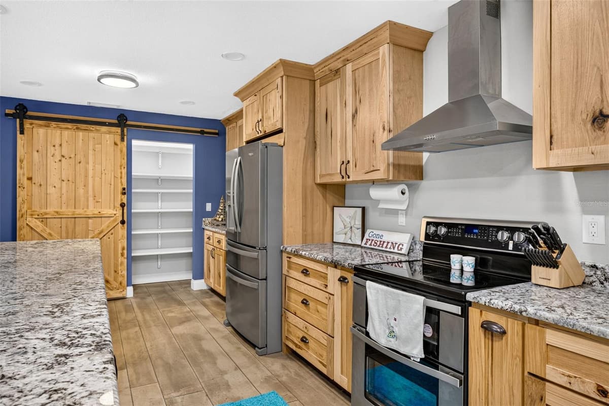 4600 LEWOODS DRIVE — photo 14 of 89