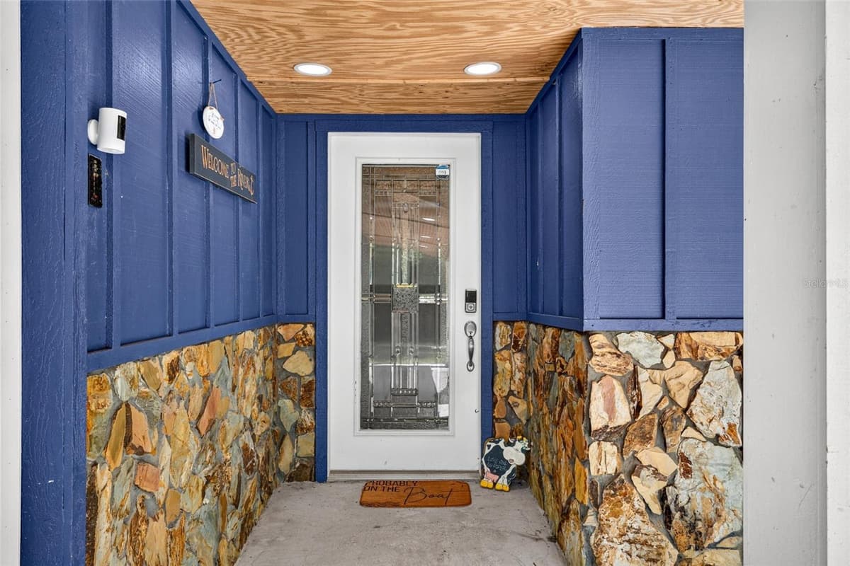 4600 LEWOODS DRIVE — photo 4 of 89