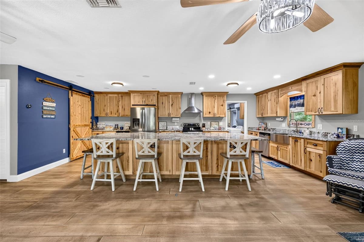 4600 LEWOODS DRIVE — photo 8 of 89