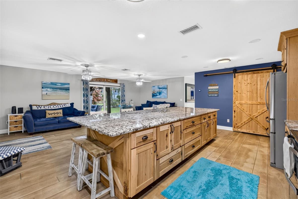 4600 LEWOODS DRIVE — photo 12 of 89