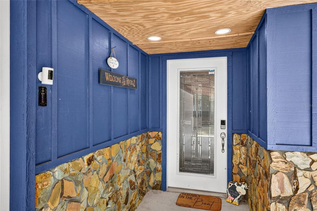 4600 LEWOODS DRIVE — photo 3 of 89