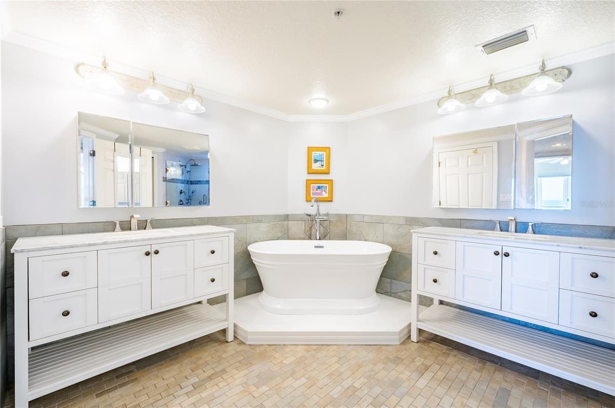 16750 GULF BOULEVARD — photo 34 of 57