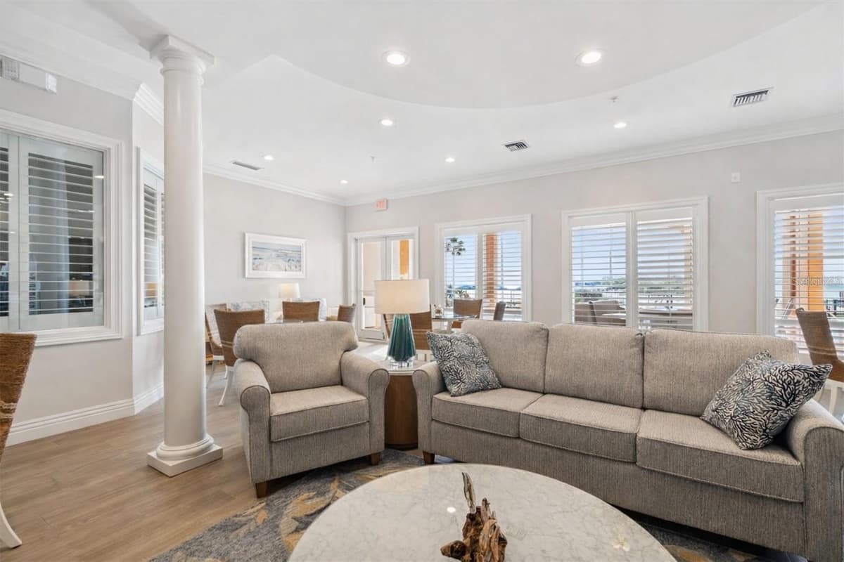 16750 GULF BOULEVARD — photo 38 of 57