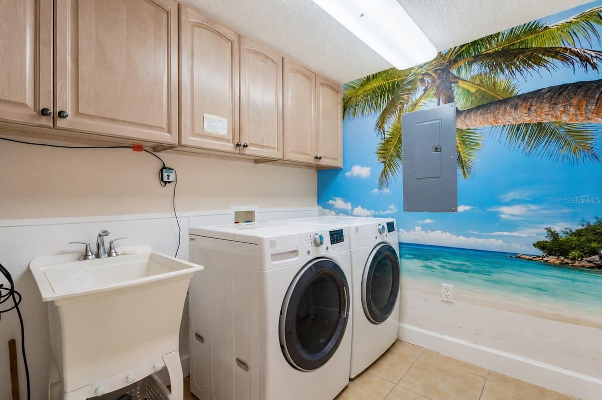 16750 GULF BOULEVARD — photo 35 of 57
