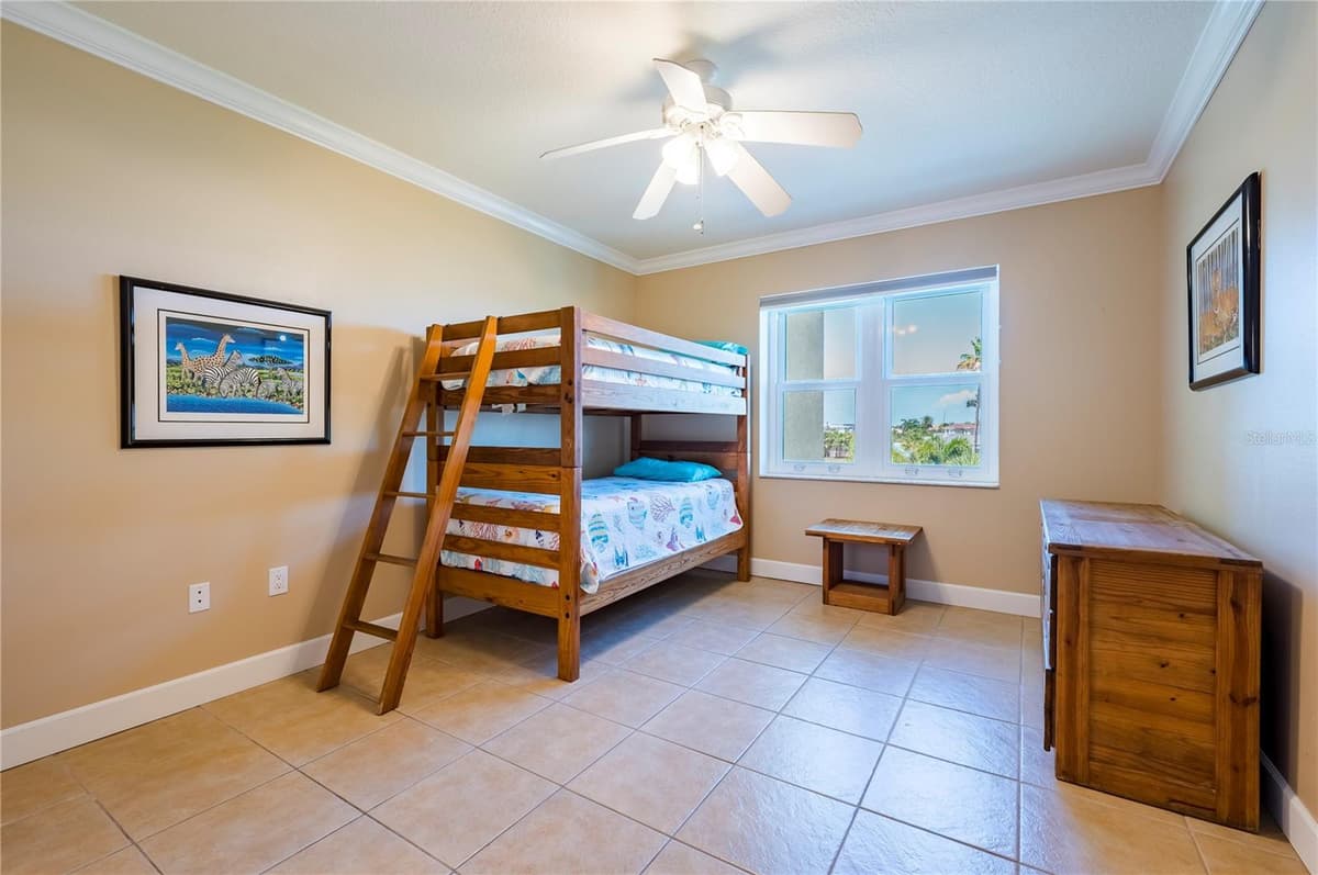 16750 GULF BOULEVARD — photo 25 of 57