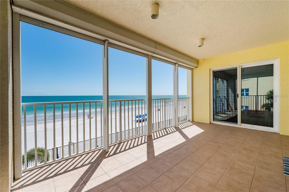 16750 GULF BOULEVARD — photo 4 of 57