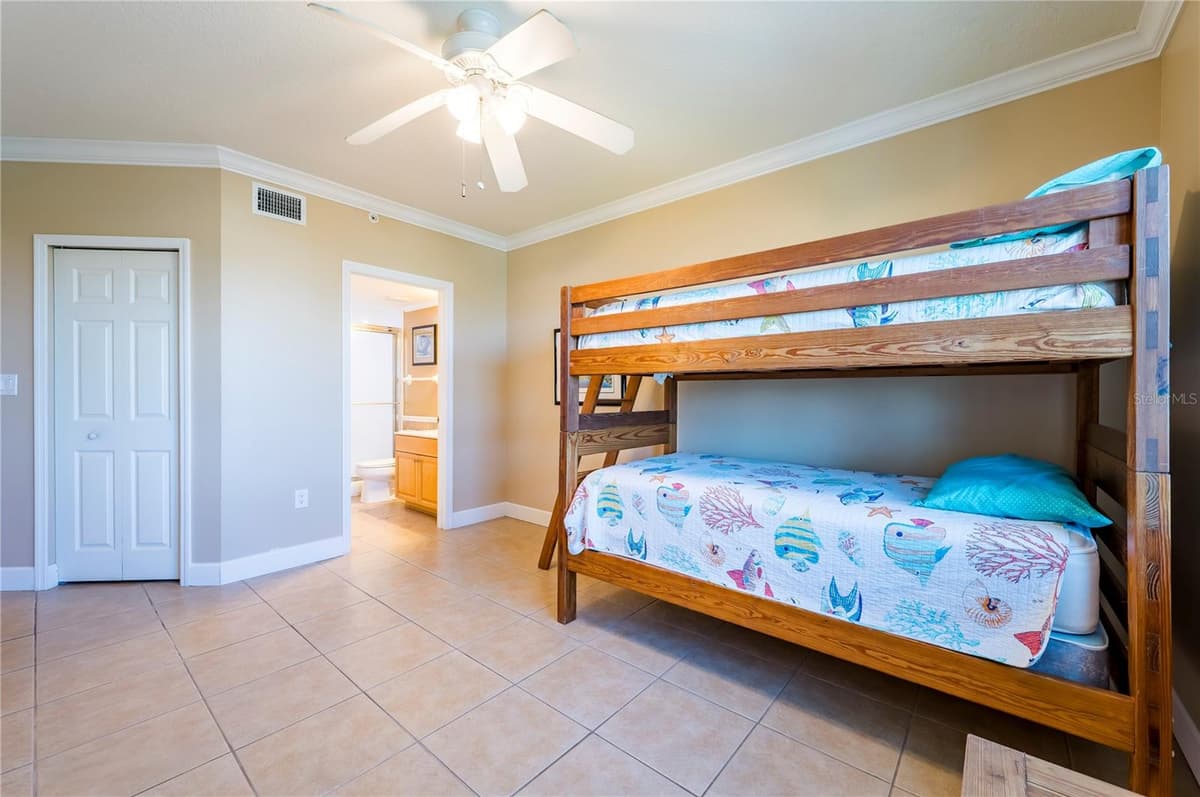 16750 GULF BOULEVARD — photo 26 of 57