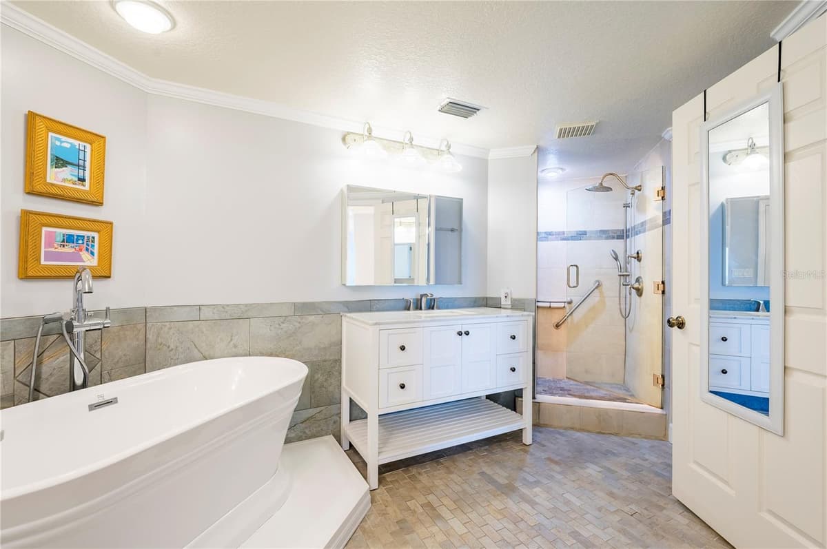 16750 GULF BOULEVARD — photo 24 of 57