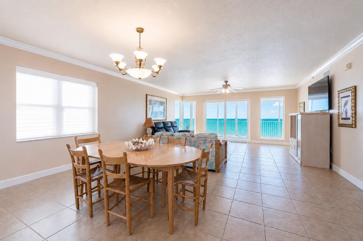 16750 GULF BOULEVARD — photo 14 of 57