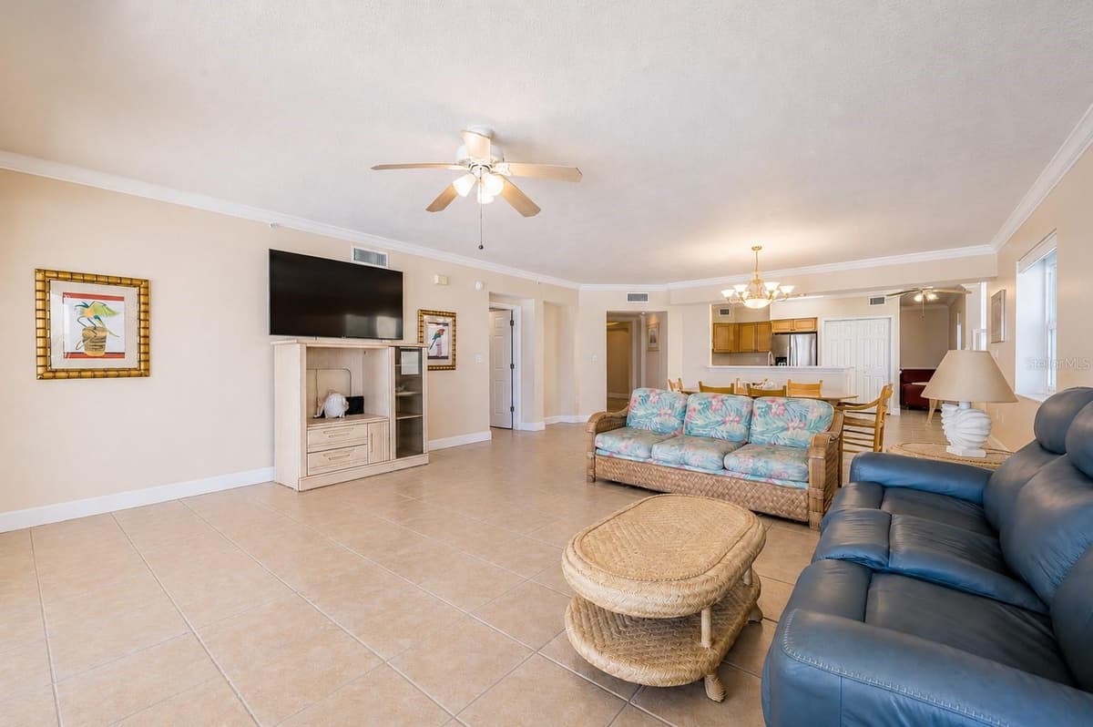 16750 GULF BOULEVARD — photo 18 of 57