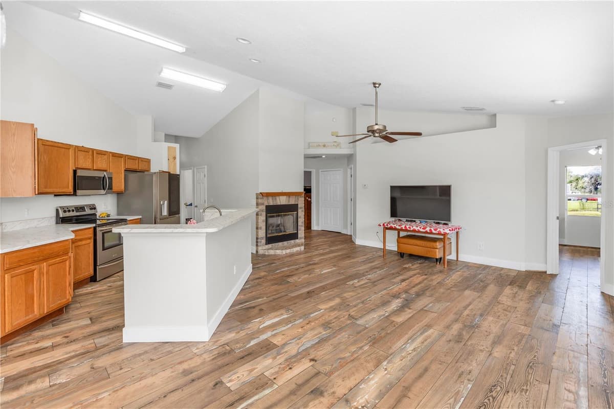 1005 WHISPRING CREEK WAY — photo 4 of 42