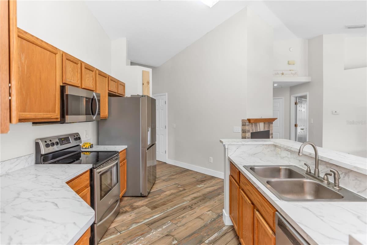 1005 WHISPRING CREEK WAY — photo 3 of 42