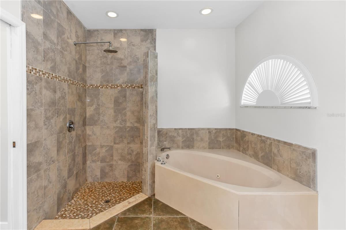 1005 WHISPRING CREEK WAY — photo 13 of 42