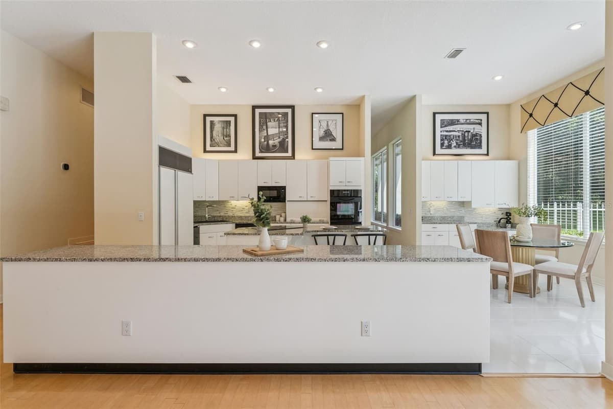 632 CLUB CIRCLE — photo 16 of 49