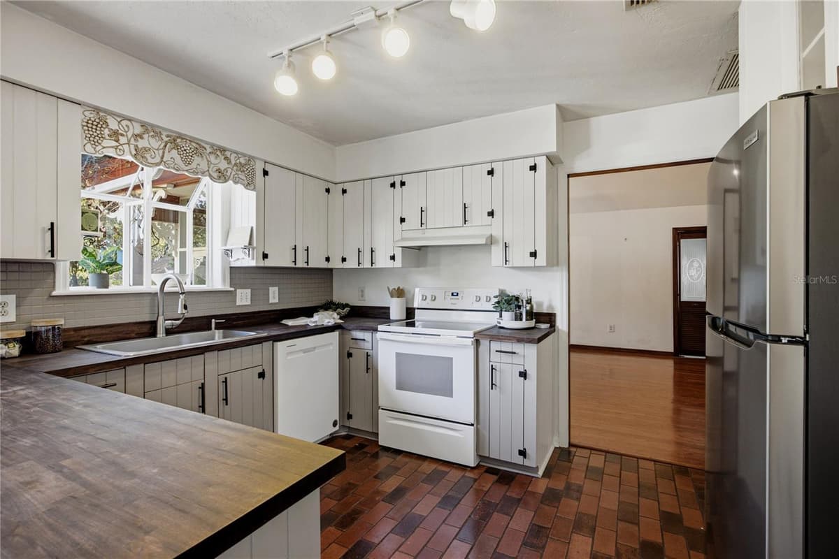 10709 31ST PLACE — photo 23 of 65
