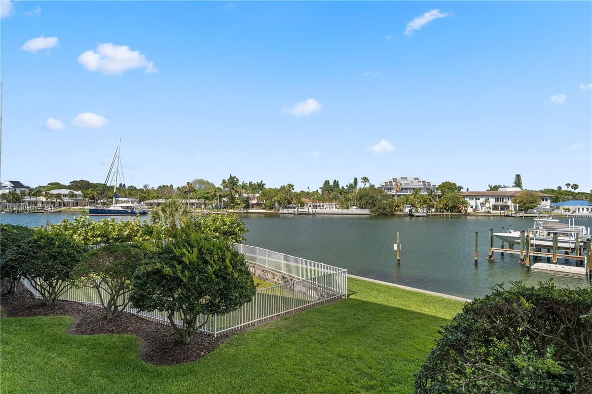 3805 GULF BOULEVARD — photo 16 of 41