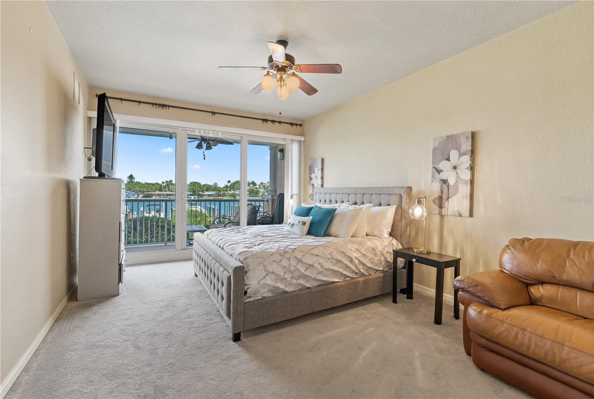 3805 GULF BOULEVARD — photo 18 of 41