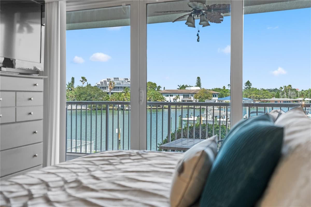 3805 GULF BOULEVARD — photo 21 of 41