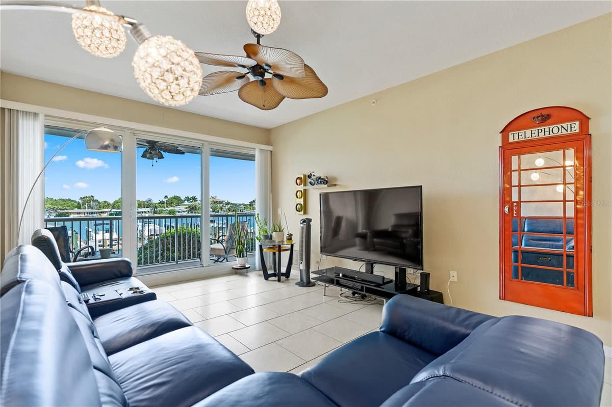 3805 GULF BOULEVARD — photo 11 of 41