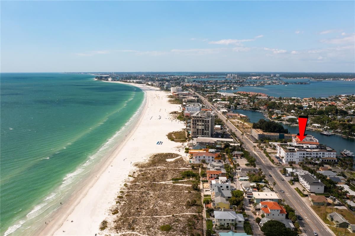 3805 GULF BOULEVARD — photo 4 of 41