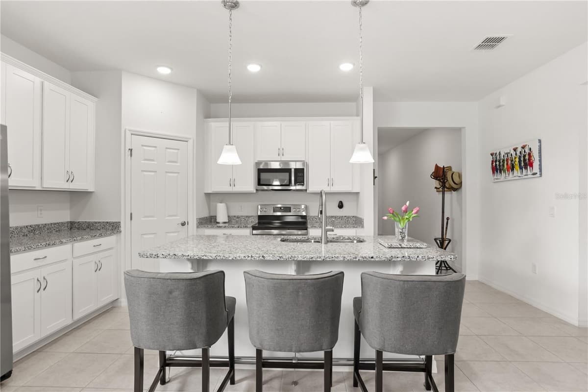 1580 BLUE LAGOON CIRCLE — photo 9 of 40