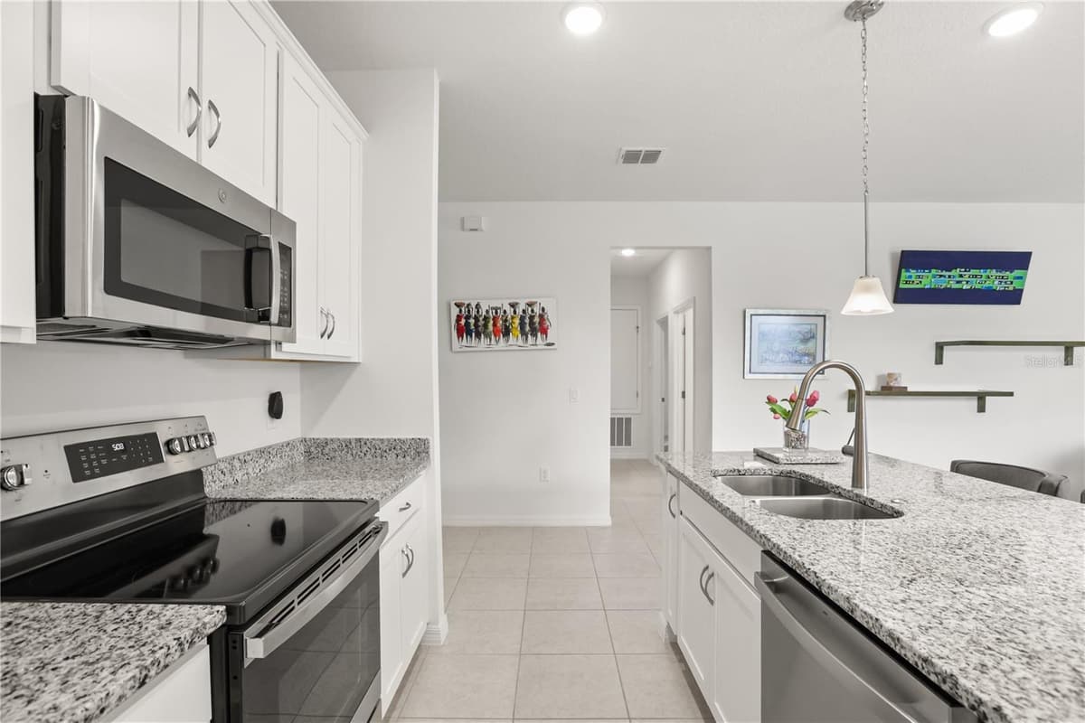 1580 BLUE LAGOON CIRCLE — photo 12 of 40