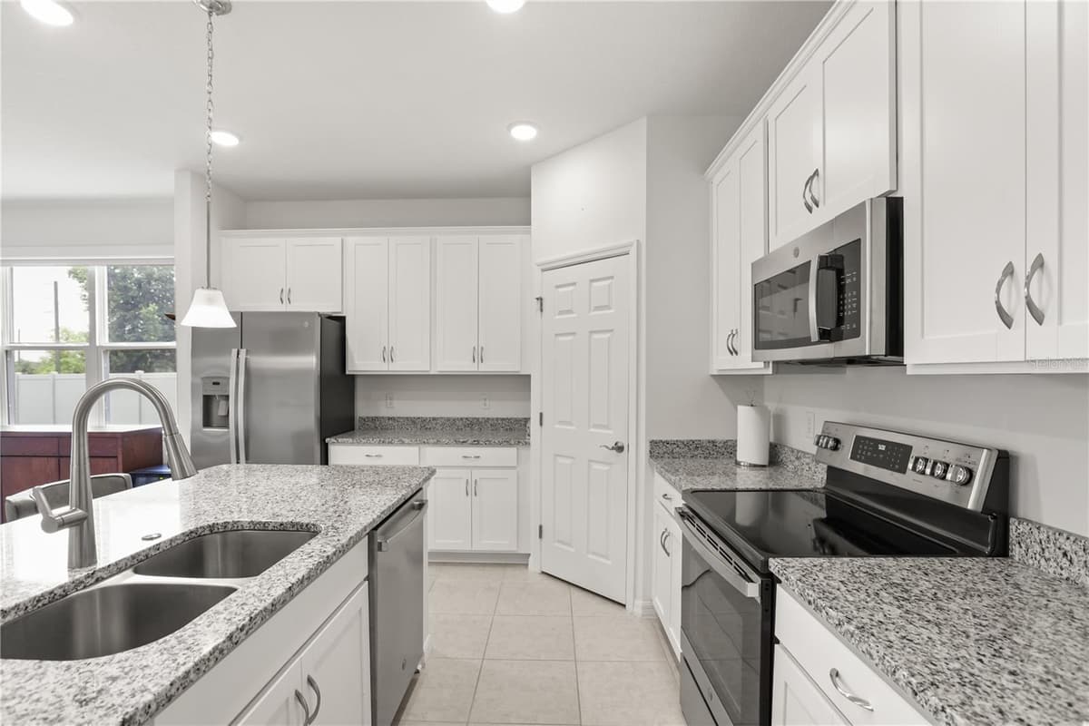 1580 BLUE LAGOON CIRCLE — photo 13 of 40