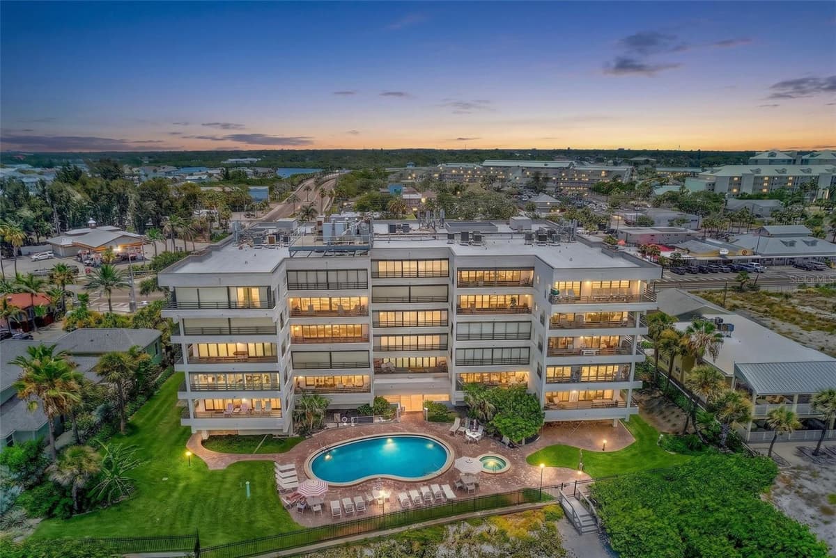 420 GULF BOULEVARD — photo 41 of 56