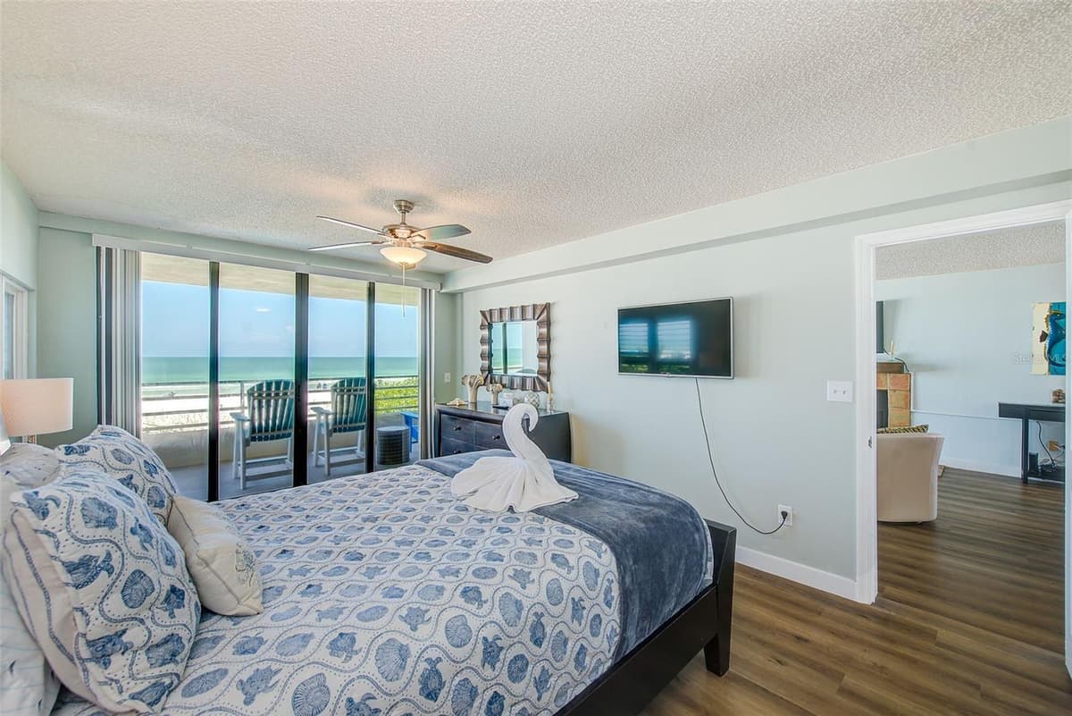 420 GULF BOULEVARD — photo 22 of 56