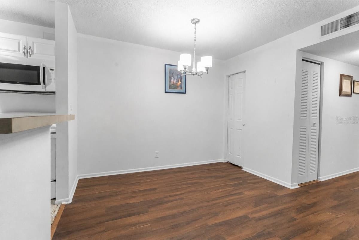 6018 LAKTREE LANE — photo 6 of 22