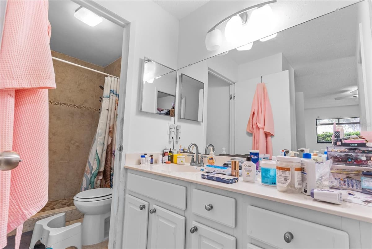6018 LAKTREE LANE — photo 11 of 22