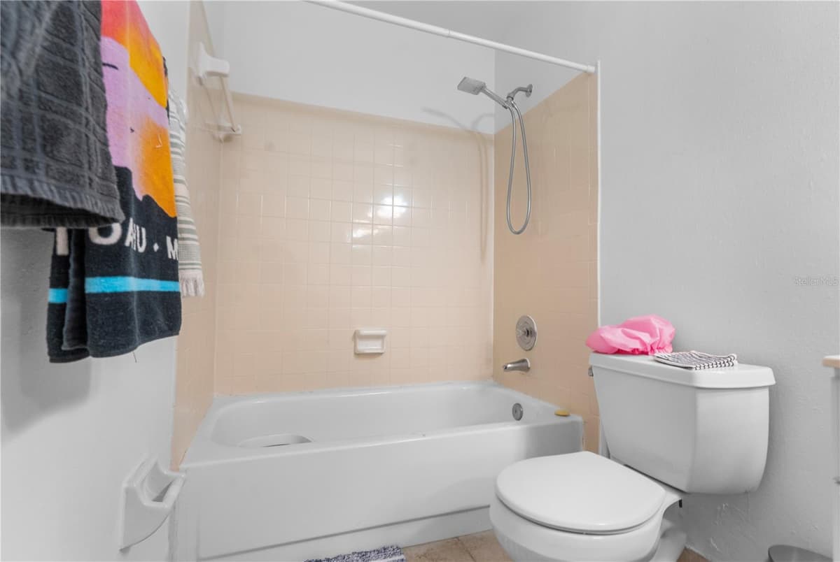 6018 LAKTREE LANE — photo 13 of 22