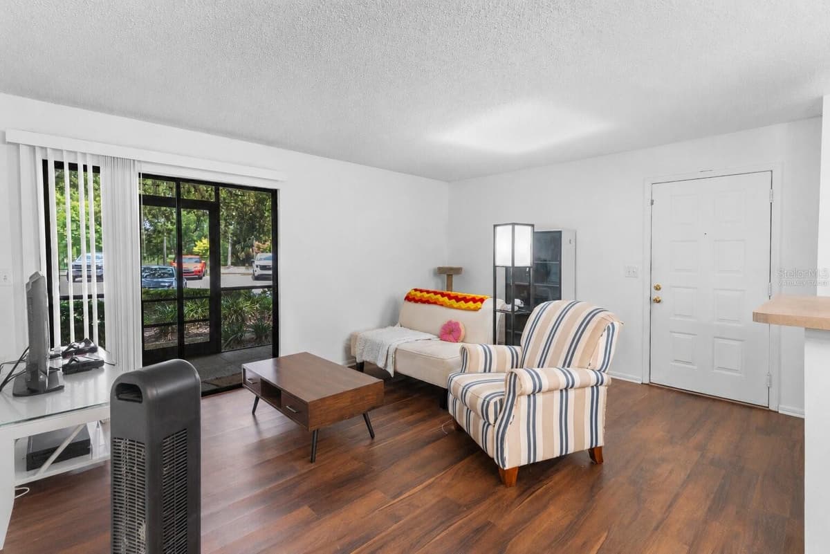 6018 LAKTREE LANE — photo 4 of 22