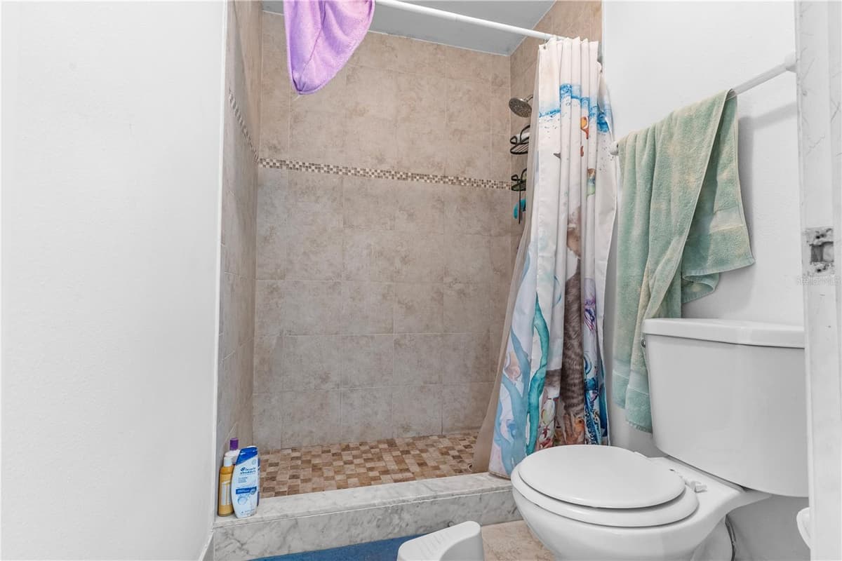 6018 LAKTREE LANE — photo 10 of 22