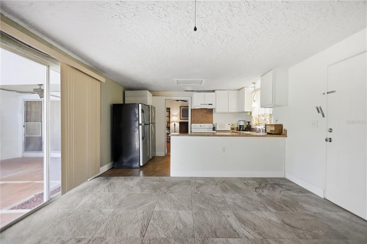 120 VALENCIA ROAD — photo 12 of 21