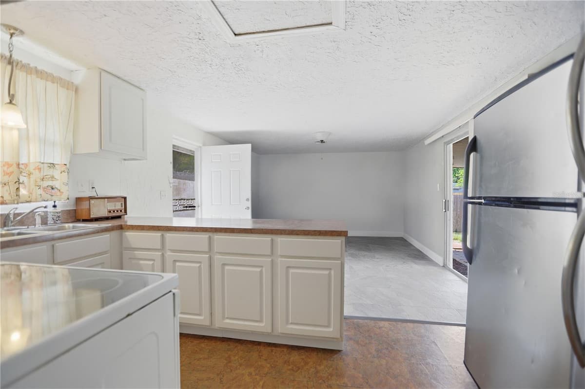 120 VALENCIA ROAD — photo 14 of 21
