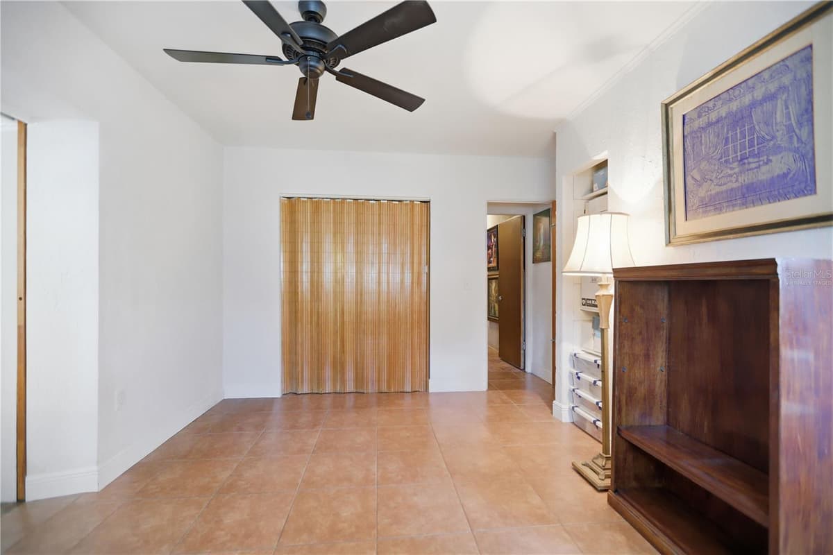 120 VALENCIA ROAD — photo 11 of 21
