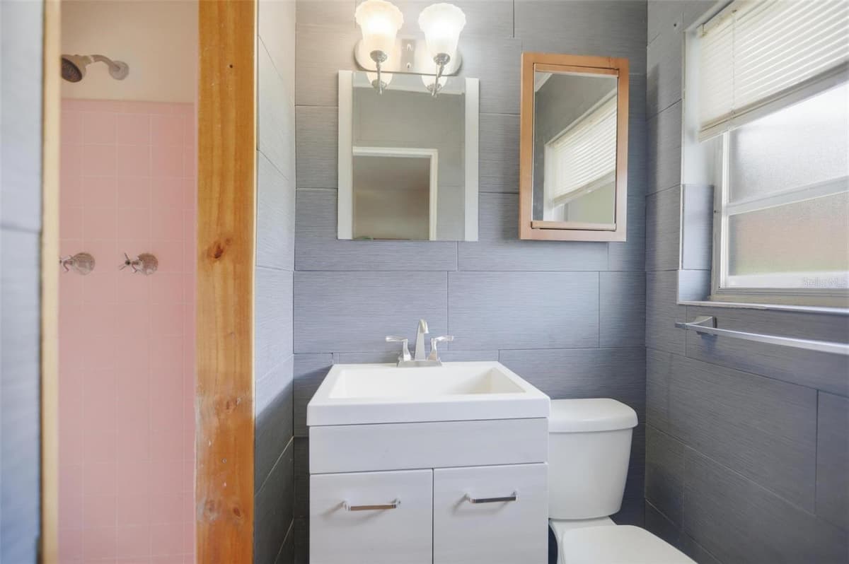 120 VALENCIA ROAD — photo 15 of 21