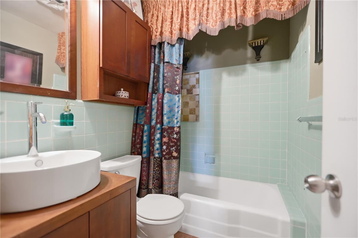 120 VALENCIA ROAD — photo 8 of 21